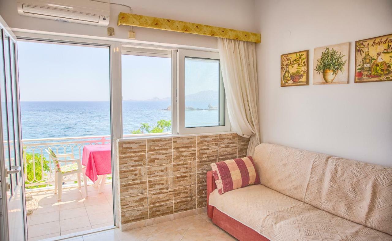 Апартаменты Chara'S Sea View House Хараки Экстерьер фото
